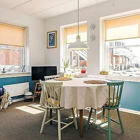 4 Person In Apartamento