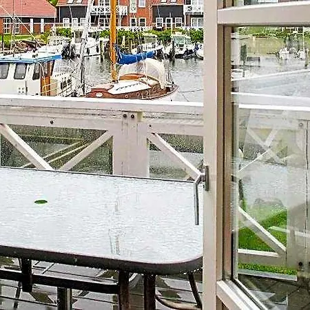 4 Person In Hotel 3*